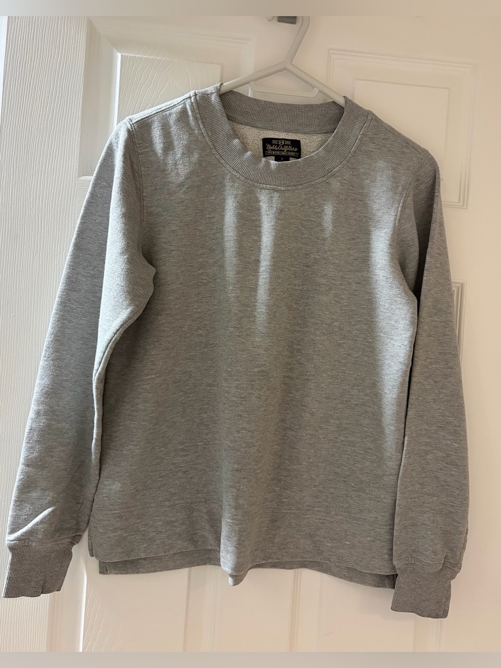 ***Women’s heather gray Noble Outfitters sweat shirt.